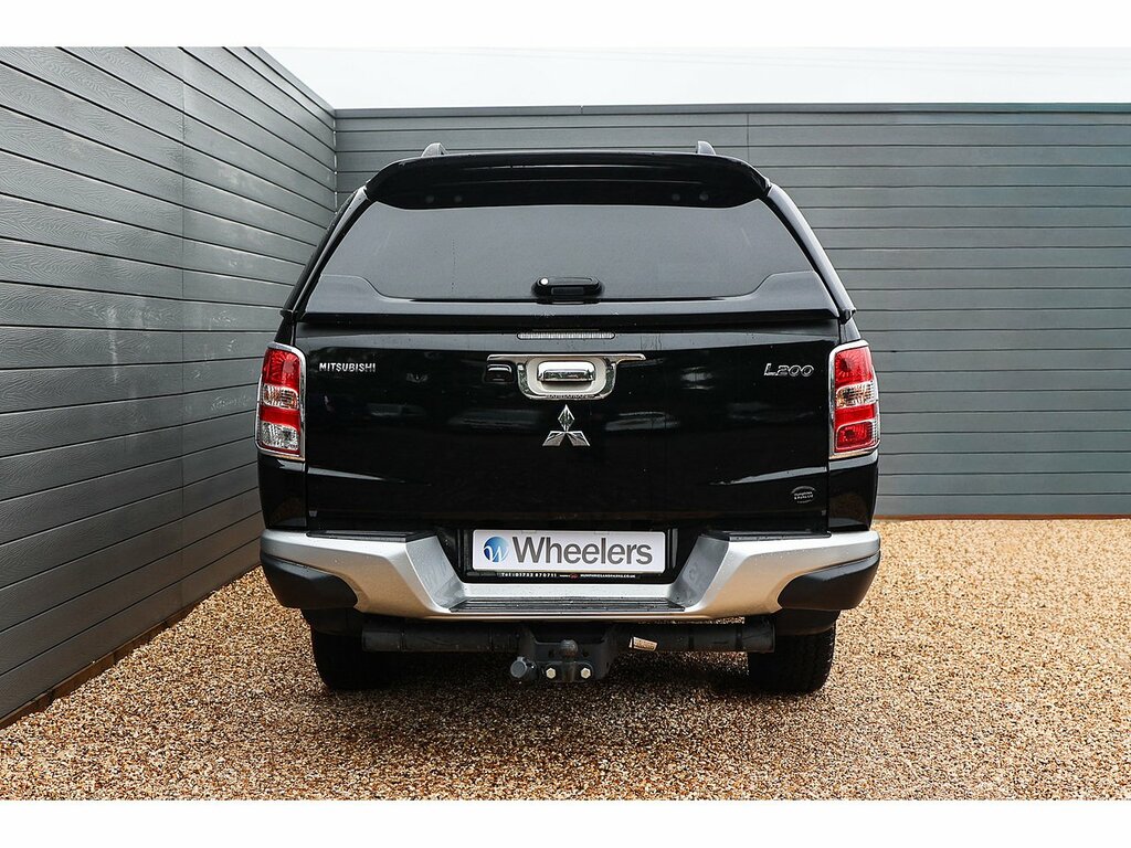 Mitsubishi L200 Black #8