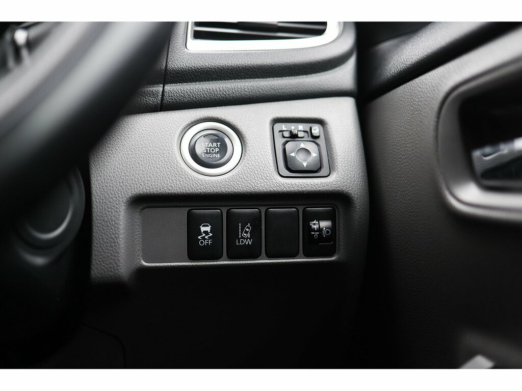 Mitsubishi L200 Black #29
