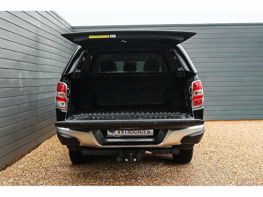 Mitsubishi L200 Black #9