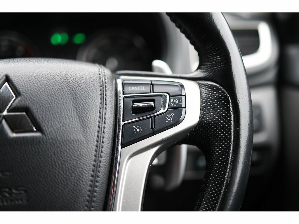 Mitsubishi L200 Black #28