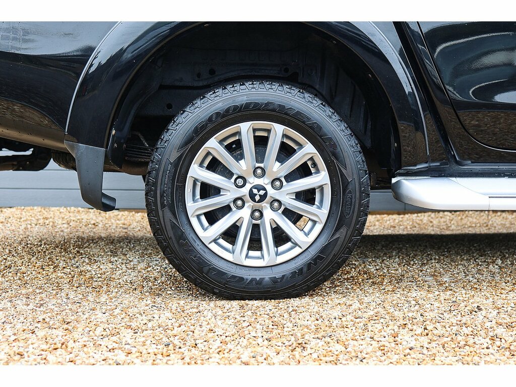 Mitsubishi L200 Black #42