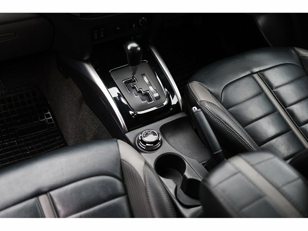 Mitsubishi L200 Black #23
