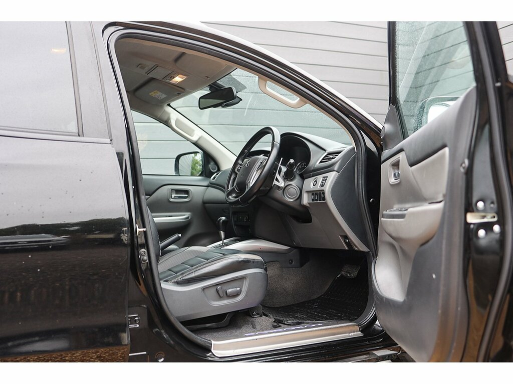 Mitsubishi L200 Black #11