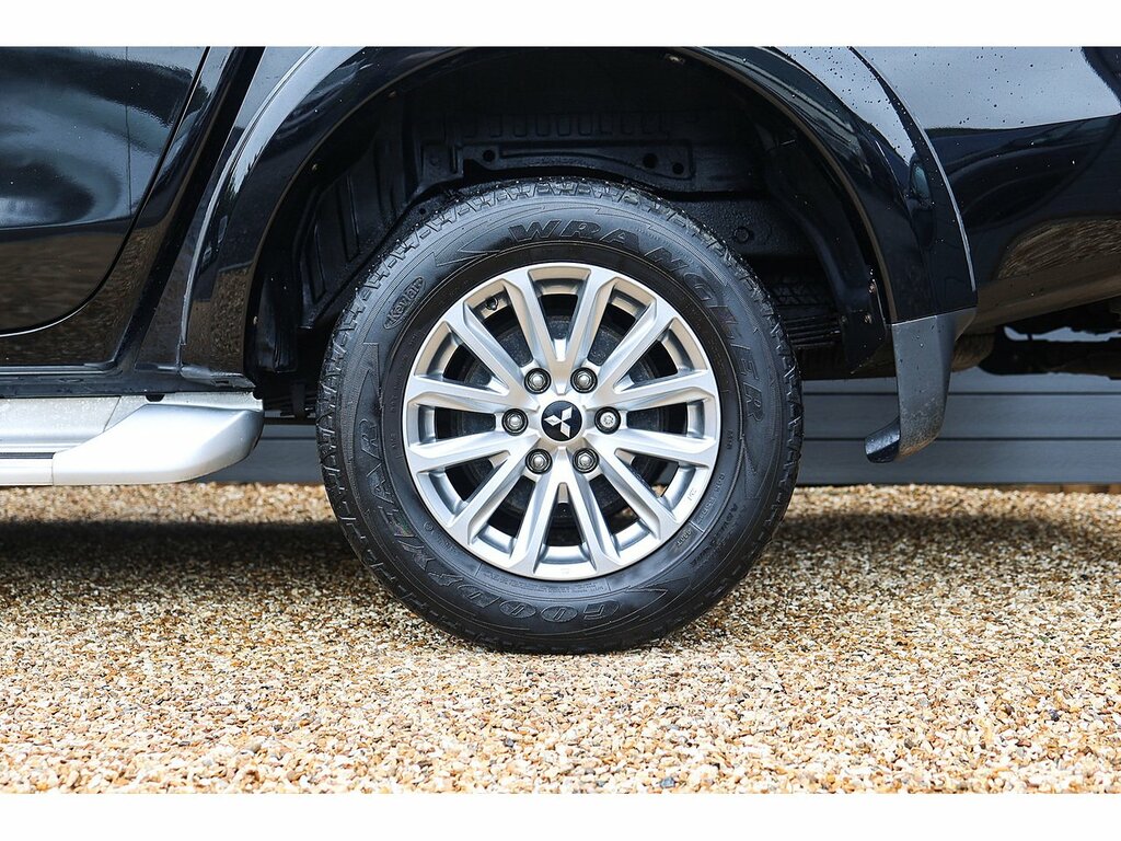 Mitsubishi L200 Black #41