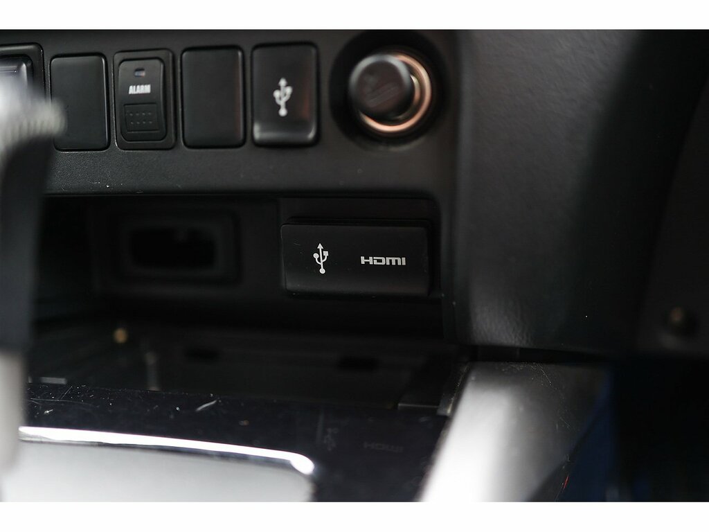 Mitsubishi L200 Black #22
