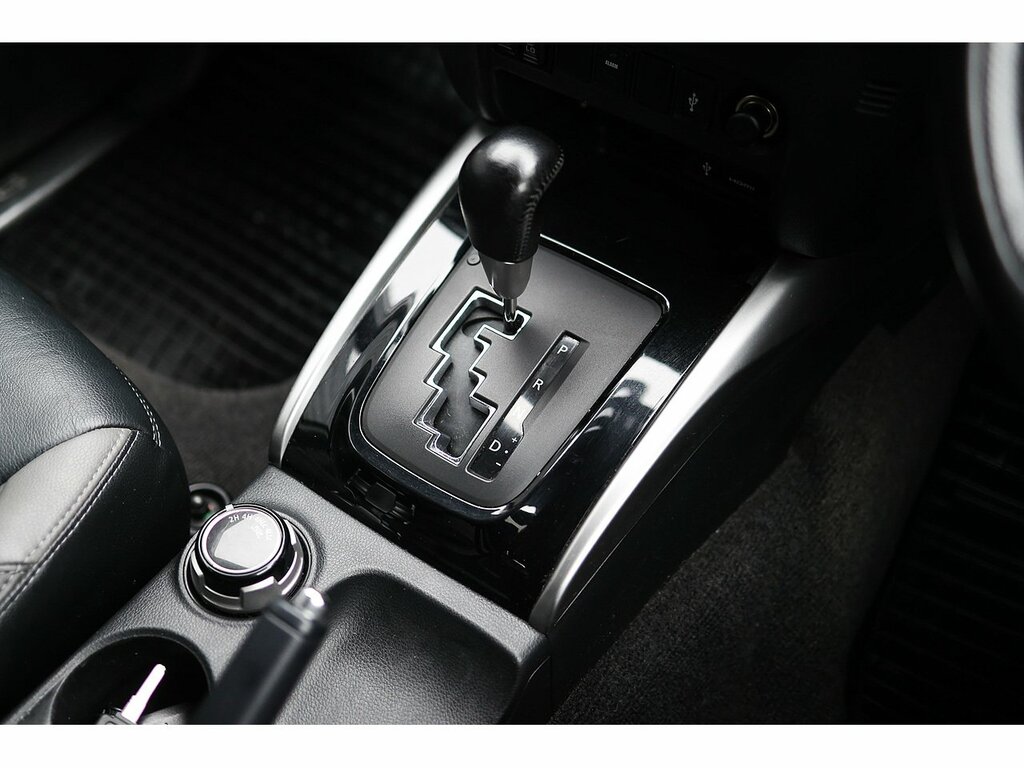 Mitsubishi L200 Black #24