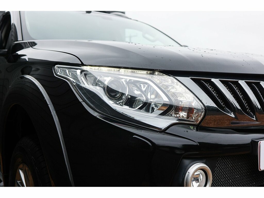 Mitsubishi L200 Black #35