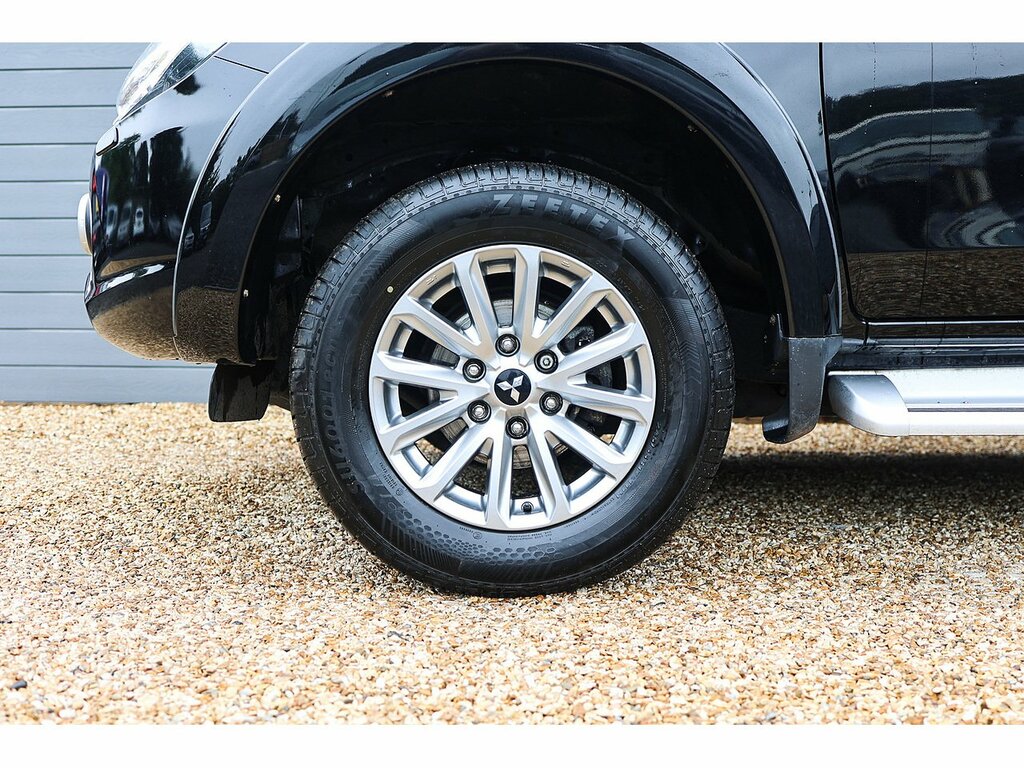 Mitsubishi L200 Black #40