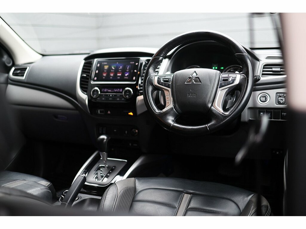 Mitsubishi L200 Black #13