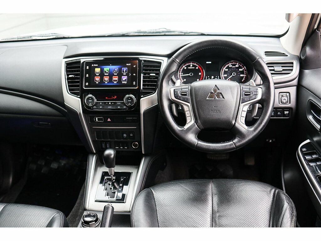 Mitsubishi L200 Di-d Dc Barbarian White #2