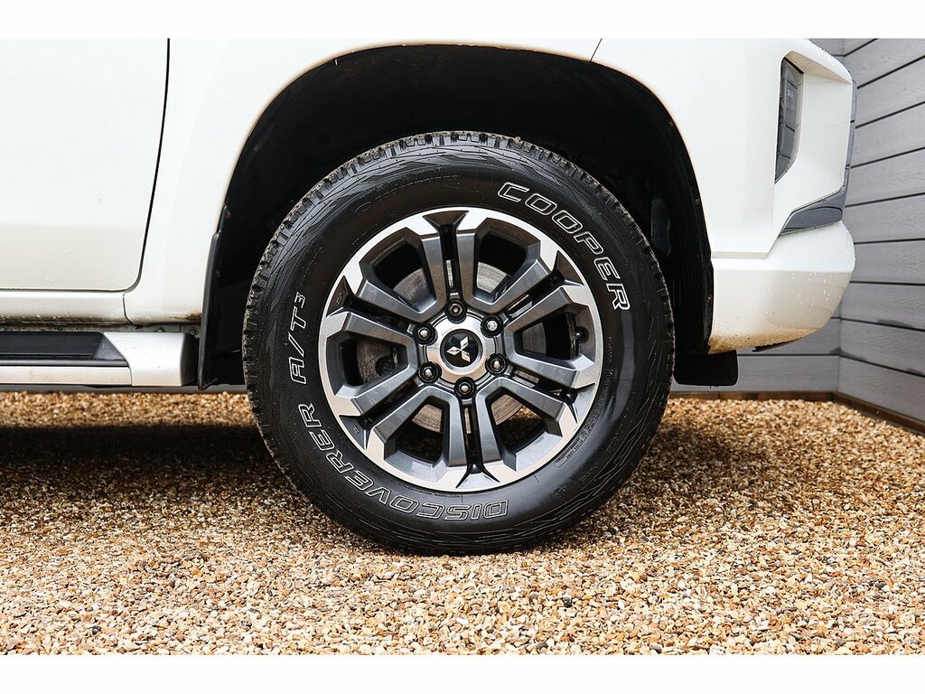 Mitsubishi L200 Pickup Grey #41