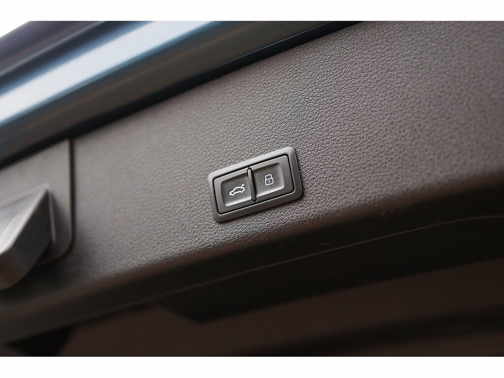 Audi E-tron Launch Edition Grey #9