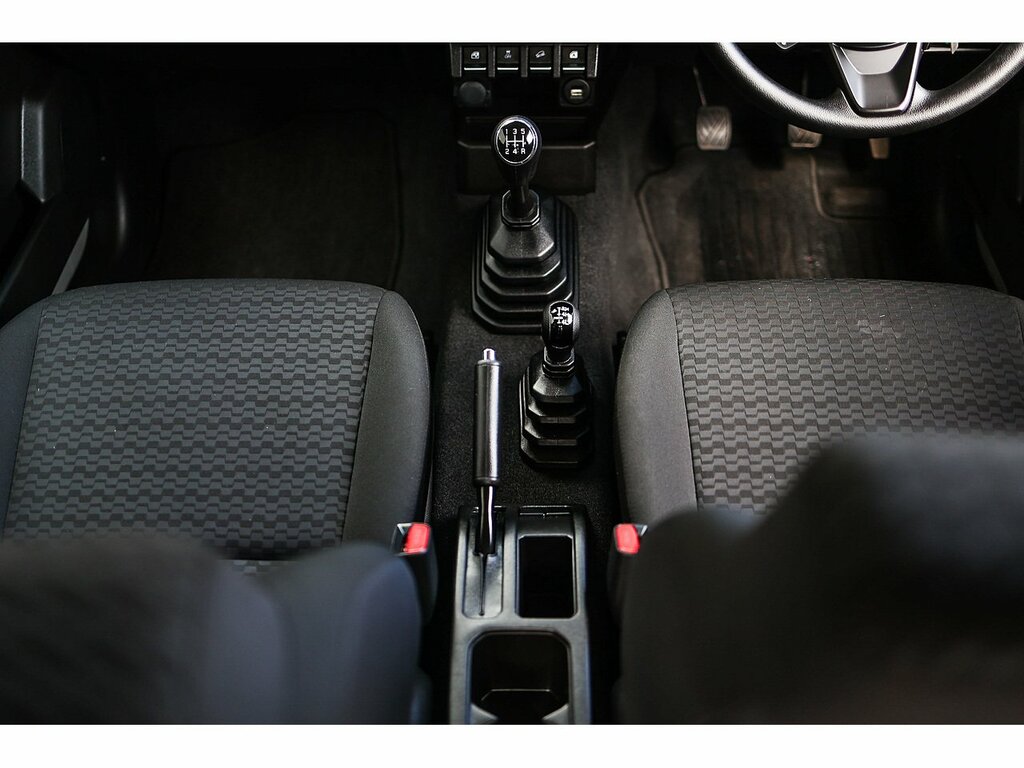 Suzuki Jimny Allgrip White #19