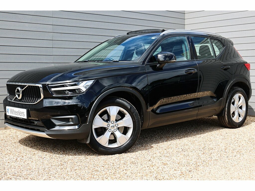 Volvo XC40 T4 Momentum Pro Black