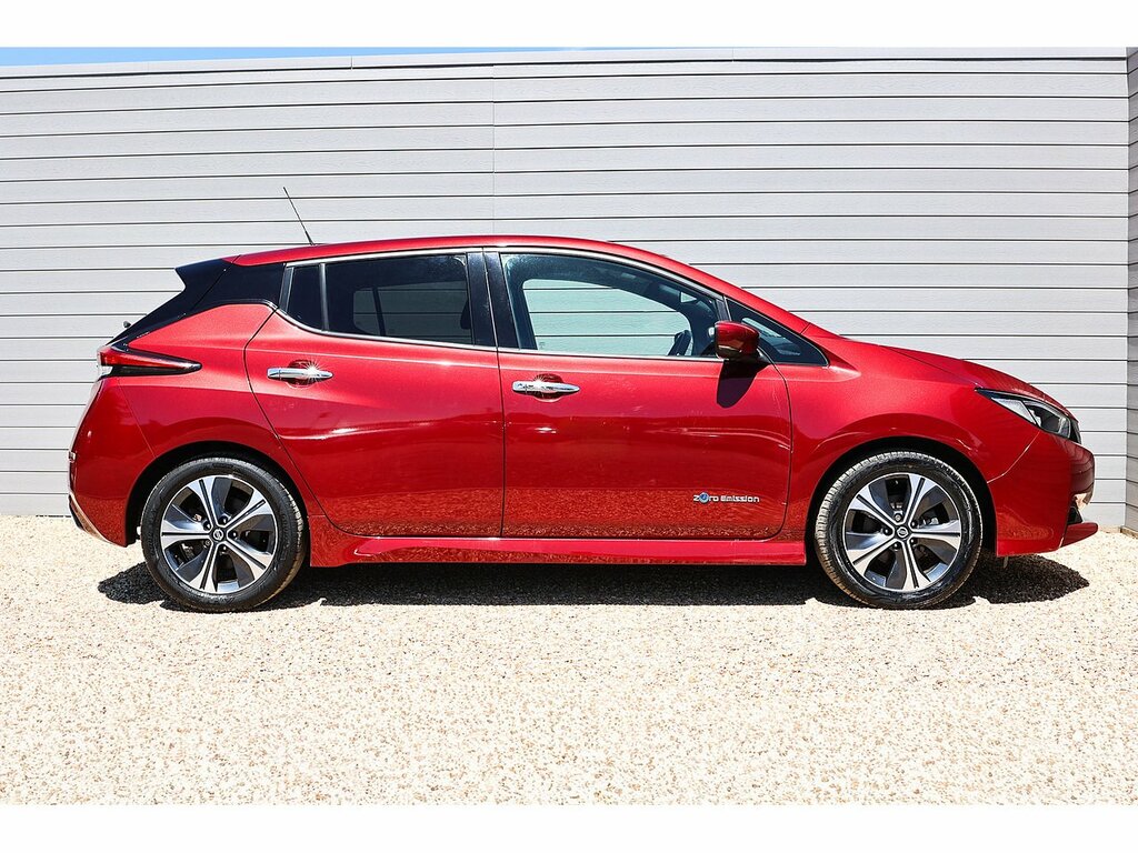 Nissan Leaf Tekna Red #6