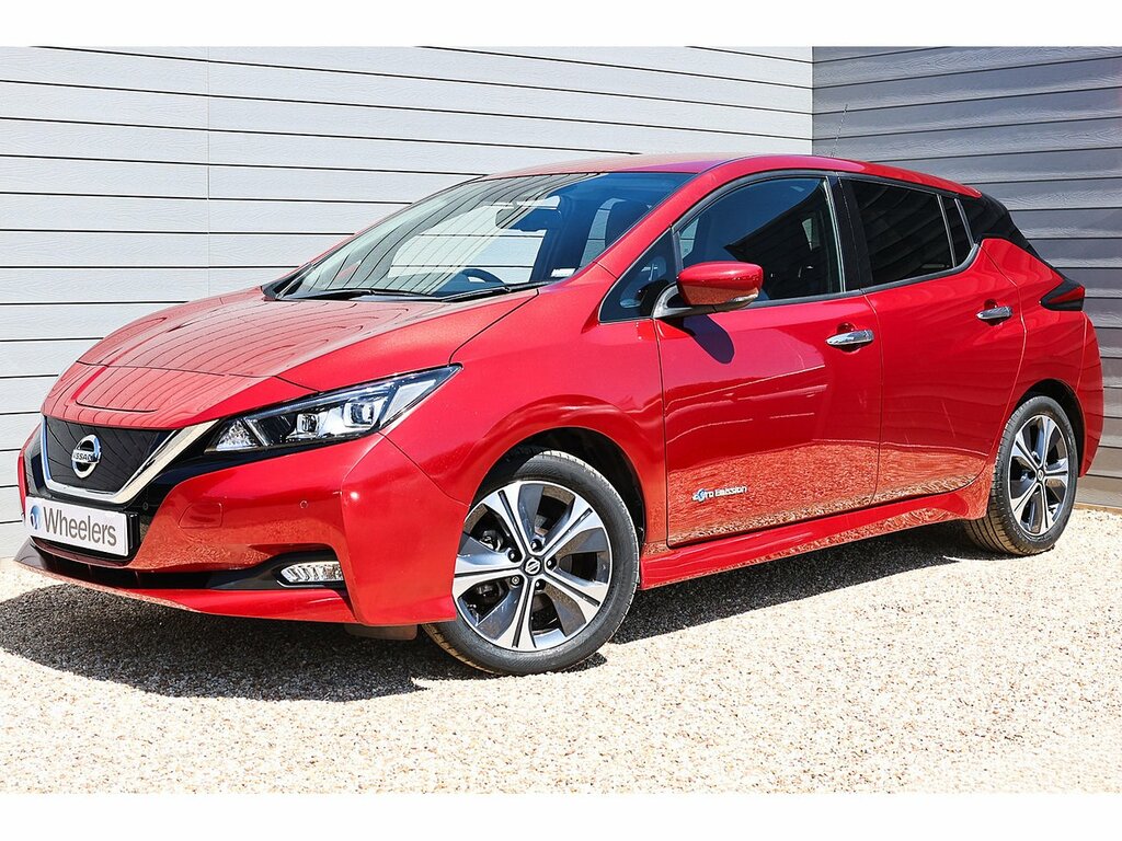 Nissan Leaf Tekna Red