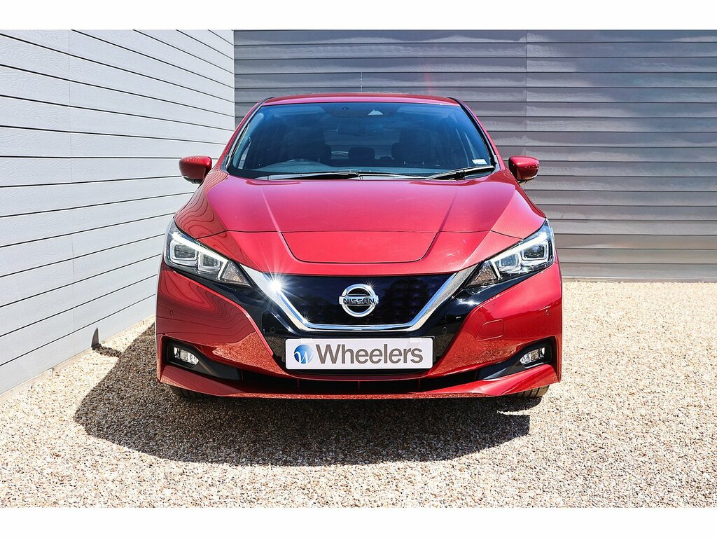 Nissan Leaf Tekna Red #4