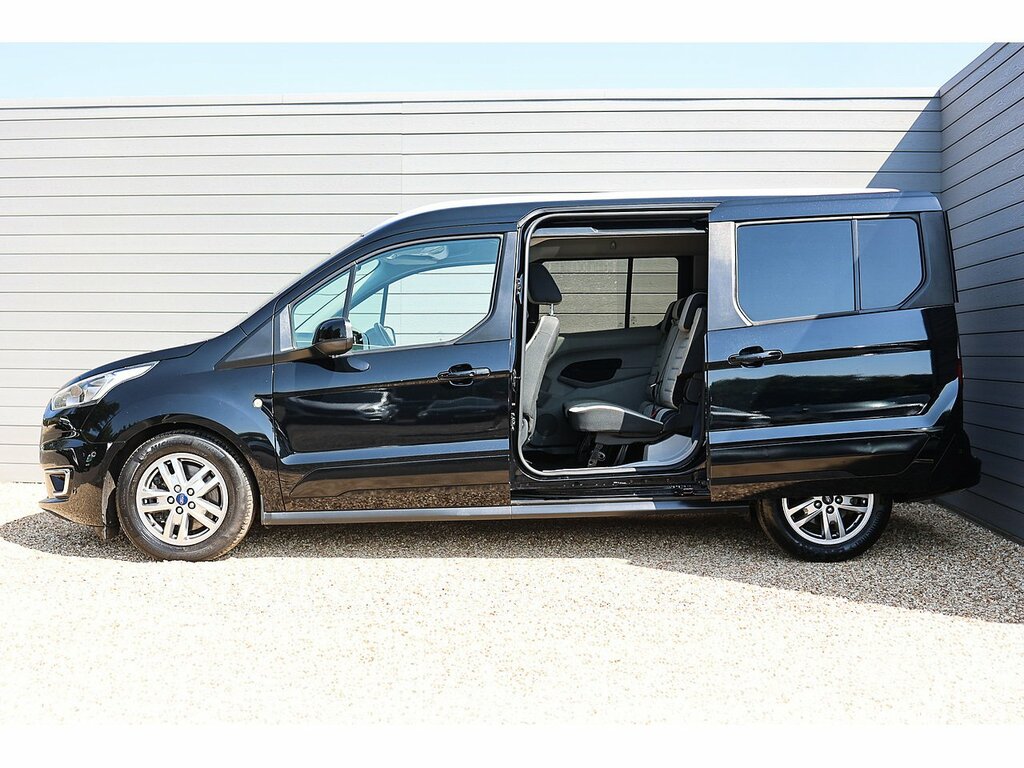 Ford Grand Tourneo Connect Ecoblue Titanium Black #6