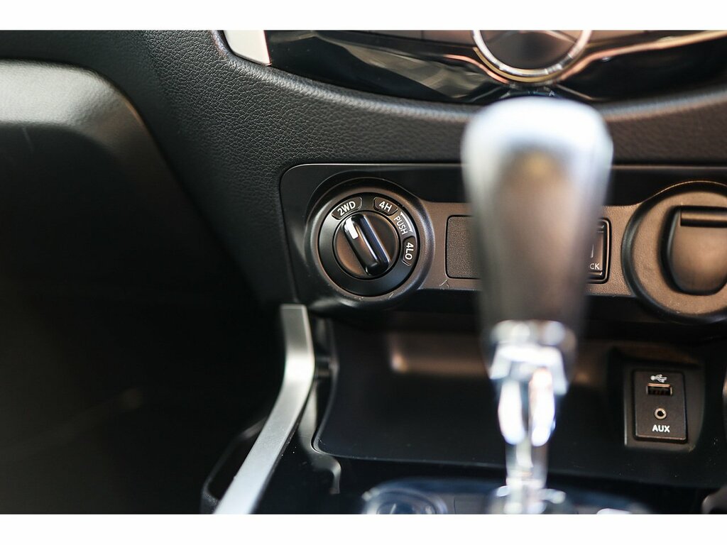 Nissan Navara Navara Tekna Dci Black #22