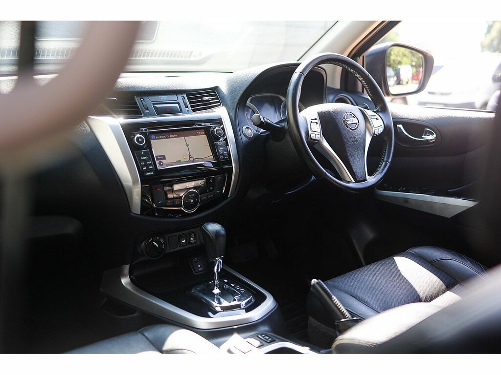 Nissan Navara Navara Tekna Dci Black #33