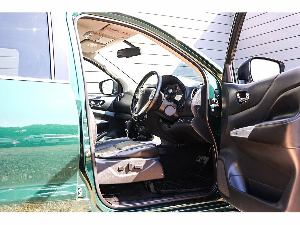 Nissan Navara Navara Tekna Dci Black #11