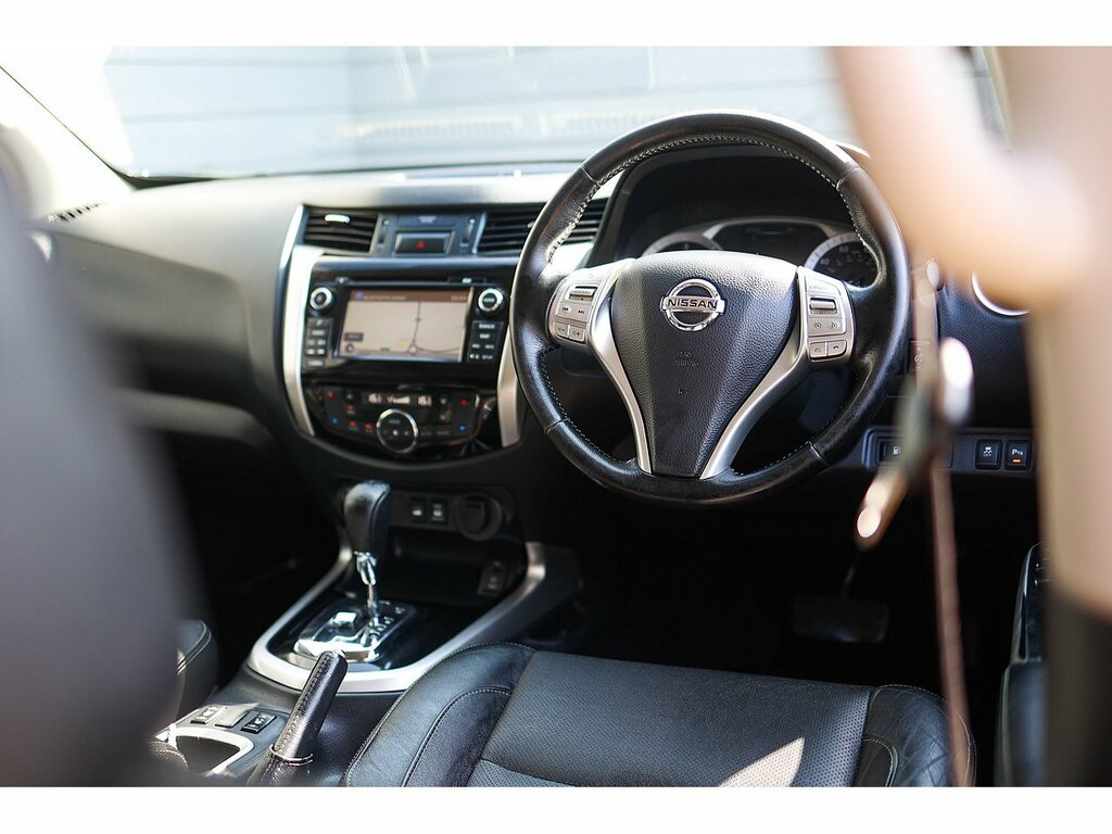 Nissan Navara Navara Tekna Dci Black #13