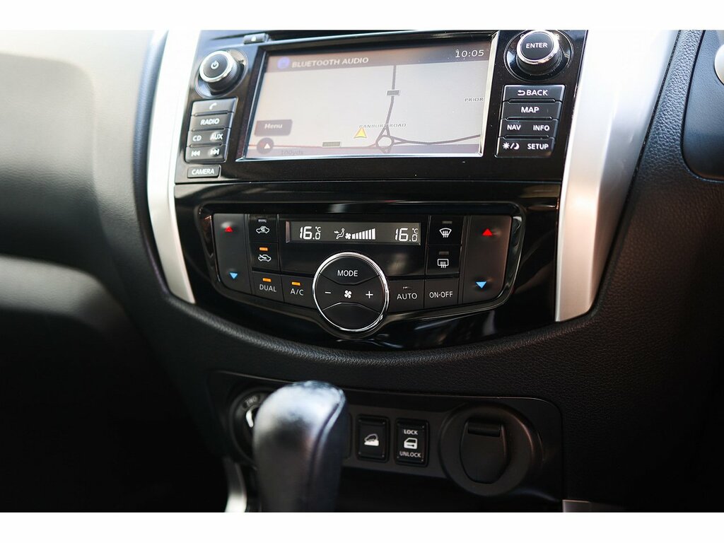 Nissan Navara Navara Tekna Dci Black #21