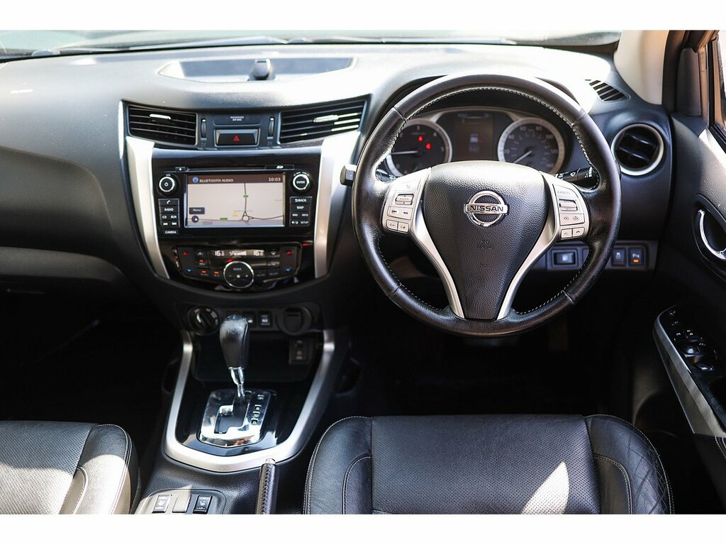 Nissan Navara Dci Tekna Green #2