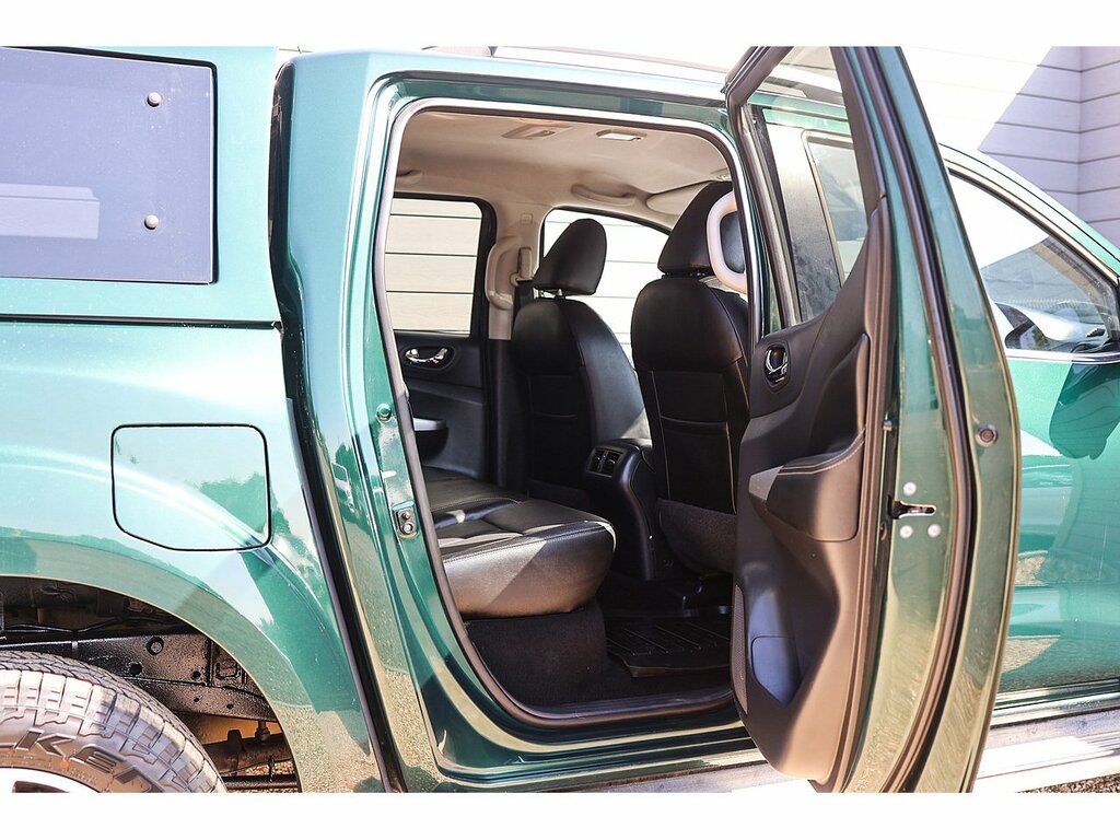 Nissan Navara Navara Tekna Dci Black #34