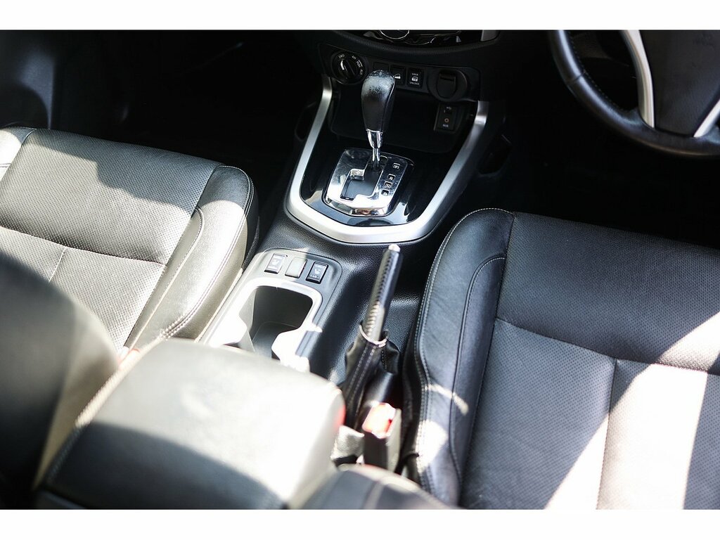 Nissan Navara Navara Tekna Dci Black #24