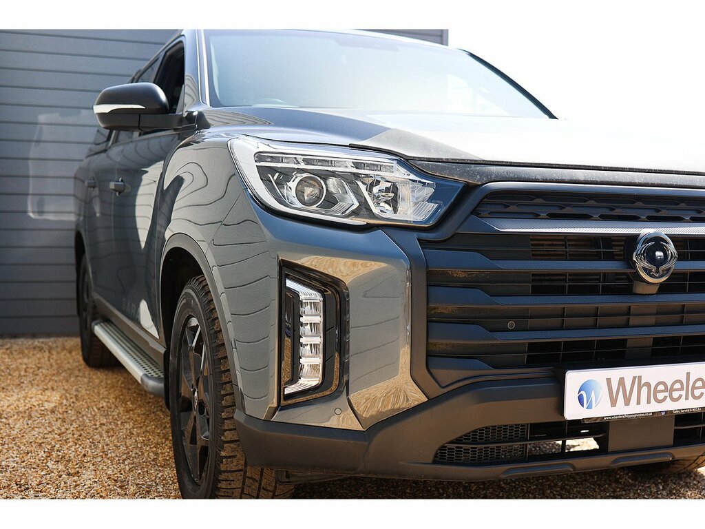 SsangYong Musso Pickup Black #35