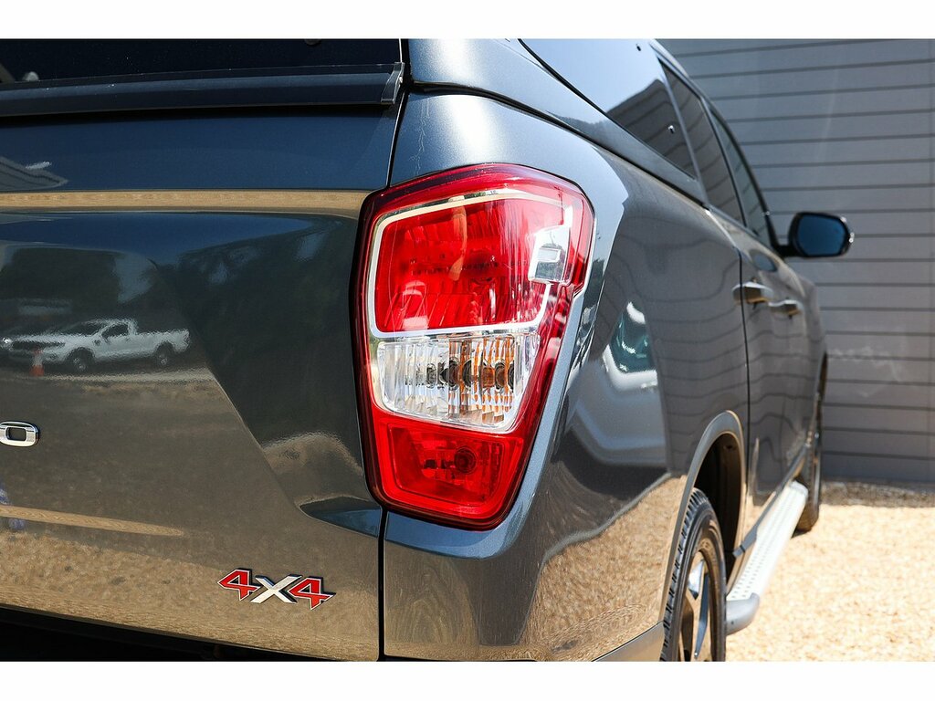 SsangYong Musso Pickup Black #38