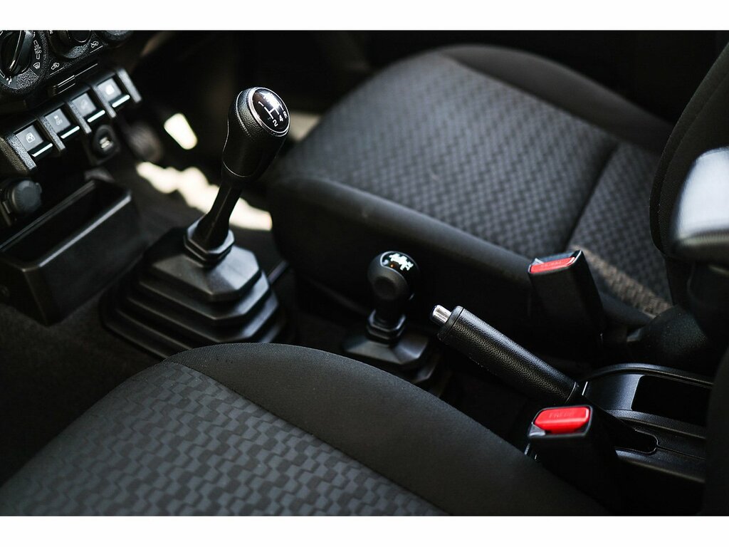 Suzuki Jimny Allgrip White #19