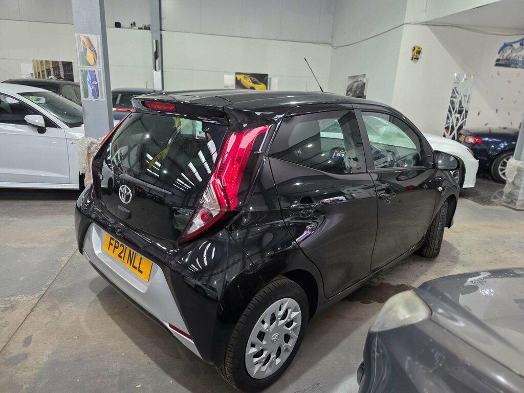 Toyota Aygo 1.0 Vvt-i X-play Euro 6 Safety Sense FP21NLL Black #6