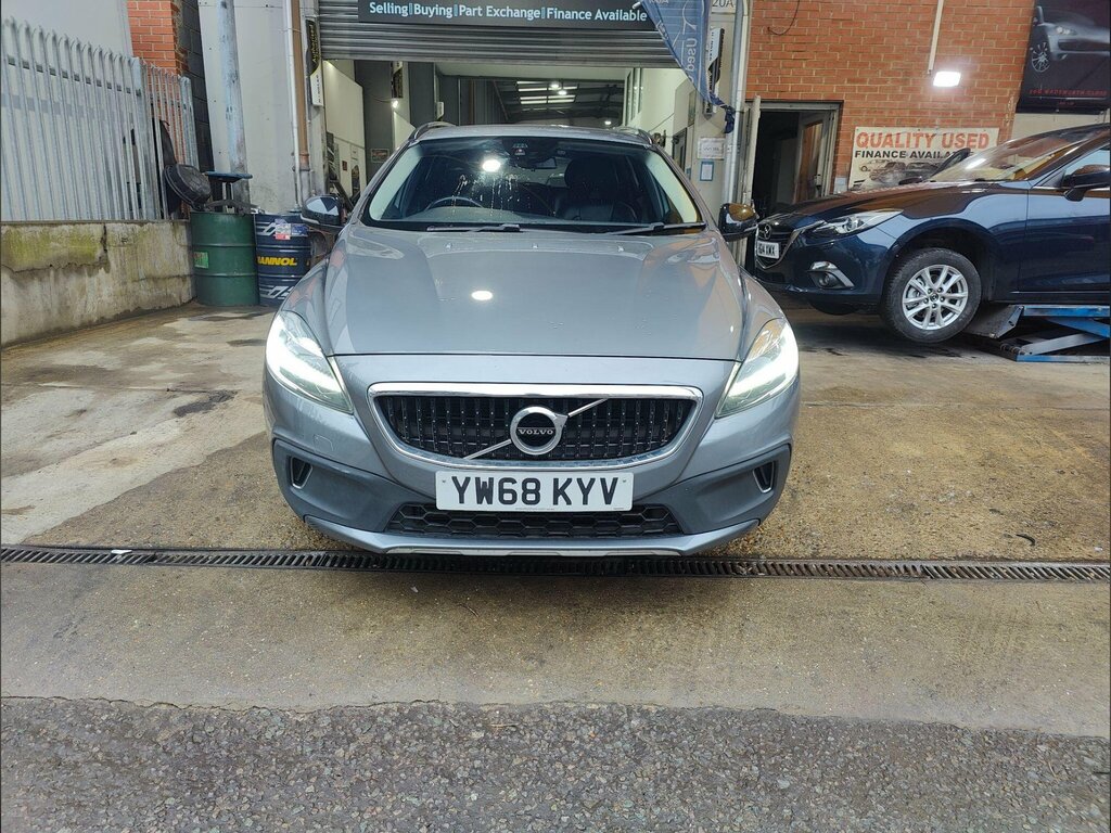 Volvo V40 Cross Country 1.5 T3 Gpf Pro Euro 6 Ss YW68KYV Grey #2