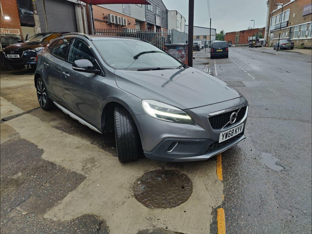 Volvo V40 Cross Country 1.5 T3 Gpf Pro Euro 6 Ss YW68KYV Grey #3
