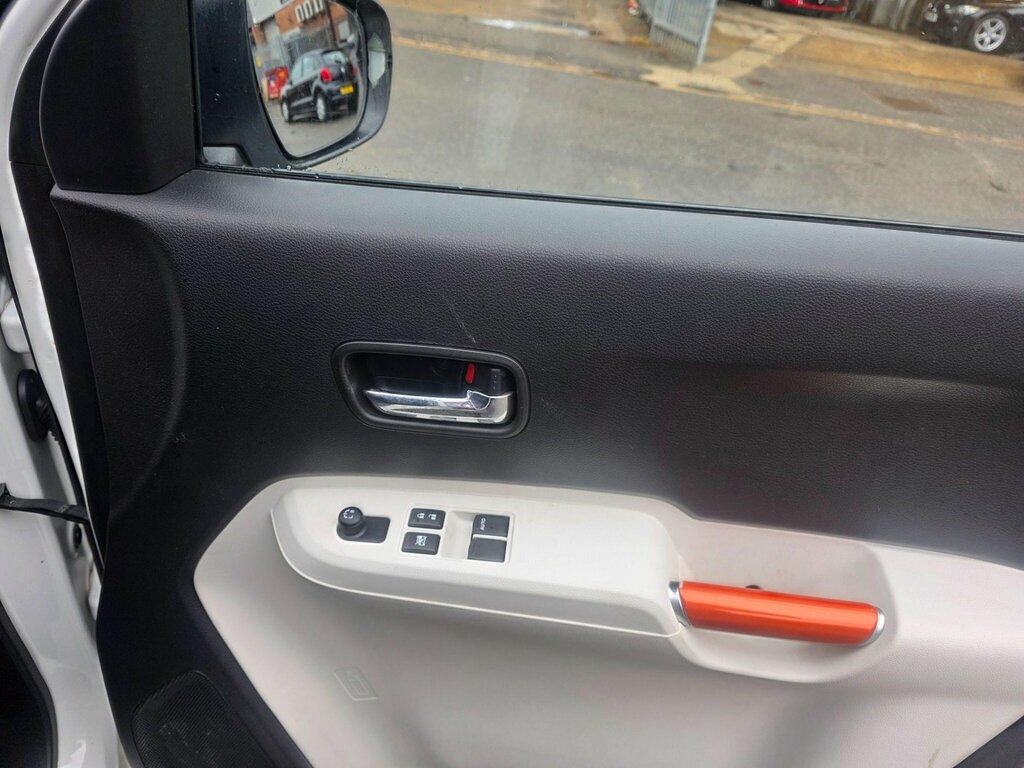 Suzuki Ignis Hatchback #35