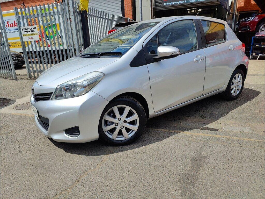 Toyota Yaris 1.33 Dual Vvt-i Tr Multidrive S Euro 5 Silver