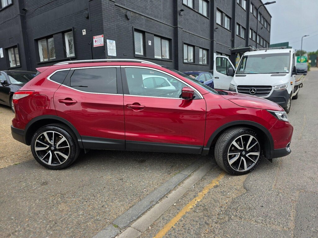 Nissan Qashqai 1.2 Dig-t Tekna Xtron 2Wd Euro 6 Ss Red #2