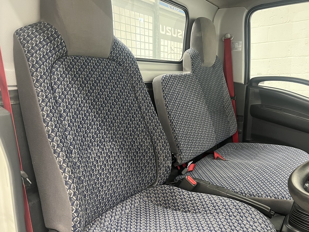 Isuzu Grafter 1.9D N35 Green Dropside LT23EFJ White #6