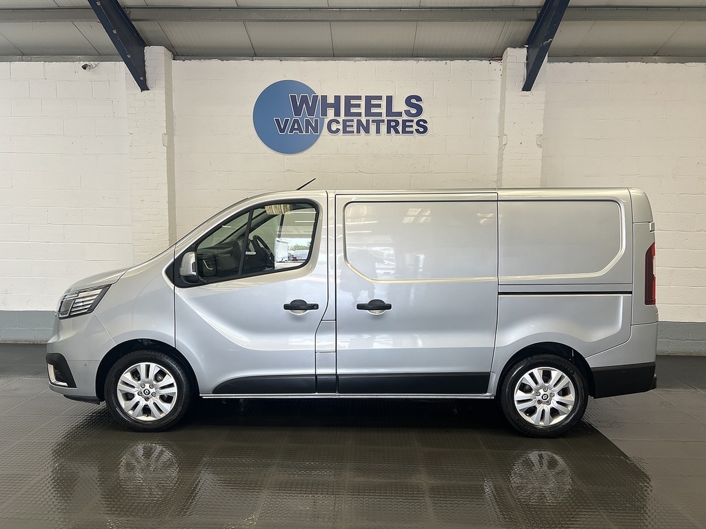 Renault Trafic 2.0 Dci Blue Sl28 Sport Panel Van Manua AV24UDT Silver #2