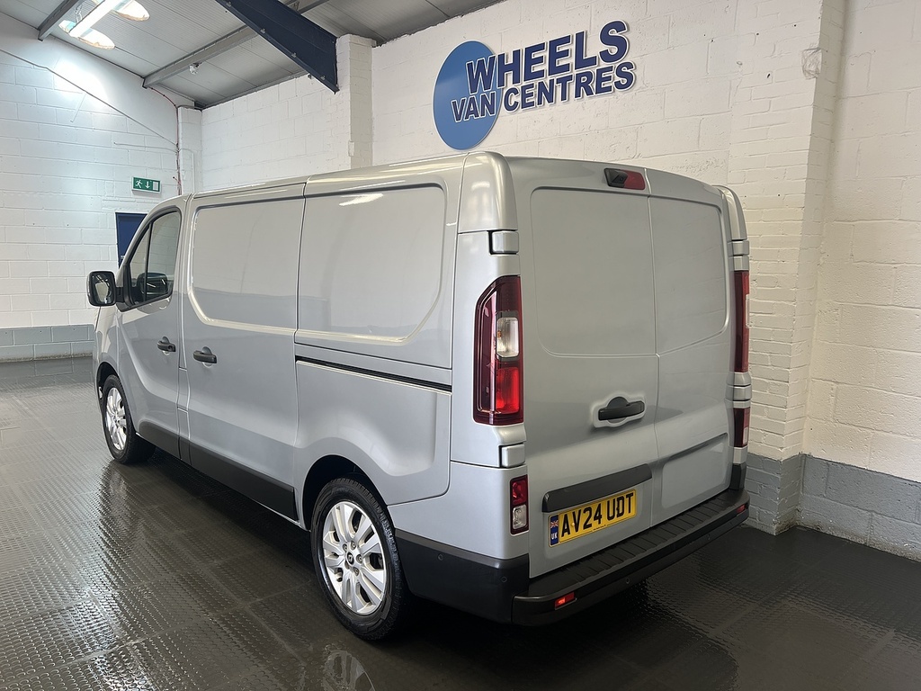 Renault Trafic 2.0 Dci Blue Sl28 Sport Panel Van Manua AV24UDT Silver #3