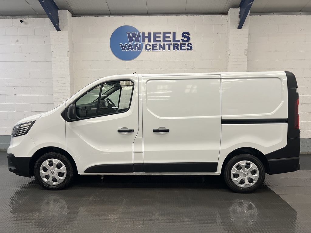 Renault Trafic 2.0 Dci Blue Sl28 Business Panel Van Ma MK22FEV White #2