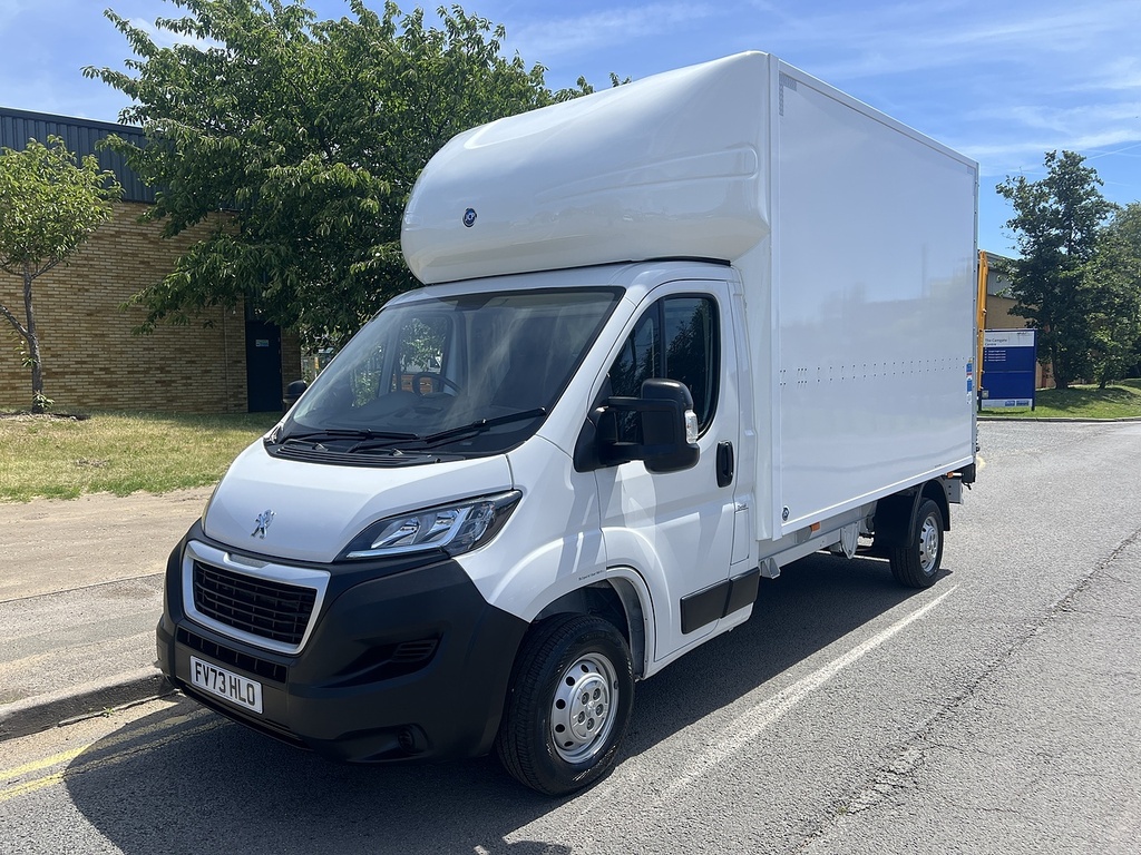 Peugeot Boxer 2.2 Bluehdi 335 Built For Business Luton Diese White