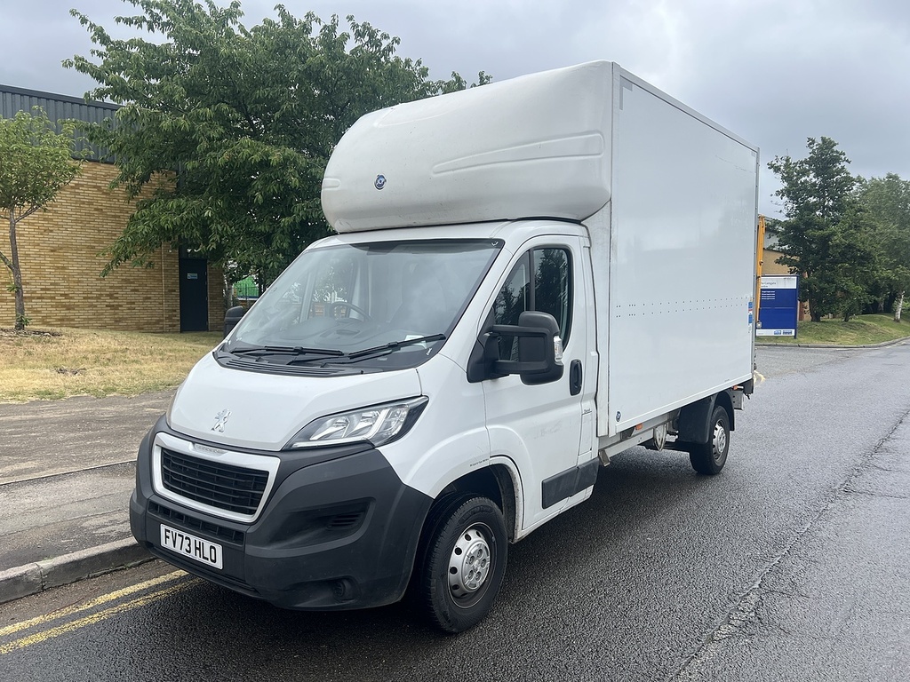 Peugeot Boxer 2.2 Bluehdi 335 Built For Business Luton Diese White