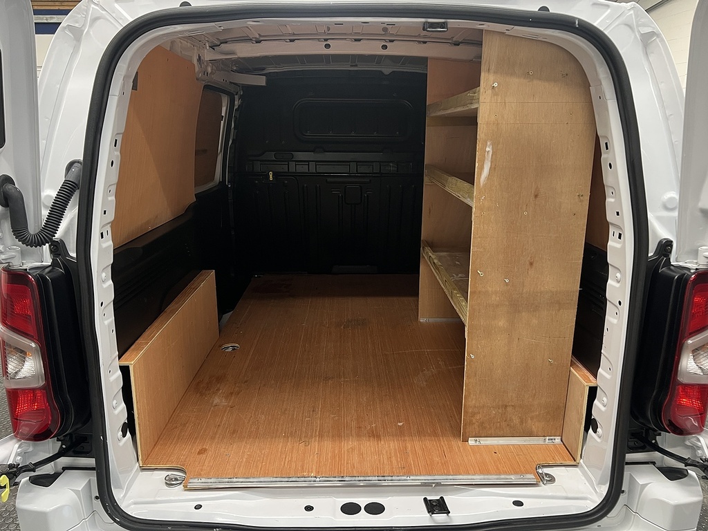 Citroen Berlingo Combi Black #40