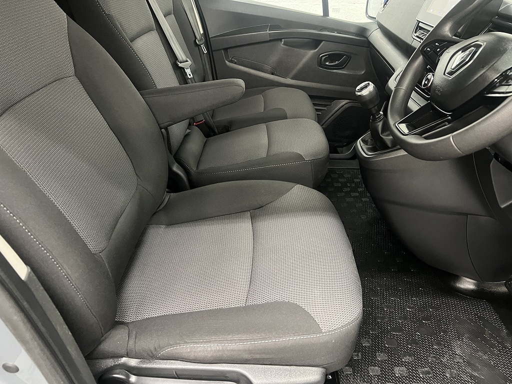 Renault Trafic Mpv White #10