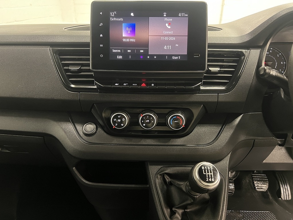 Renault Trafic Mpv White #17