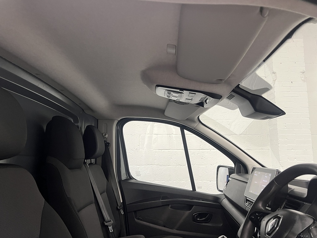 Renault Trafic Mpv White #13