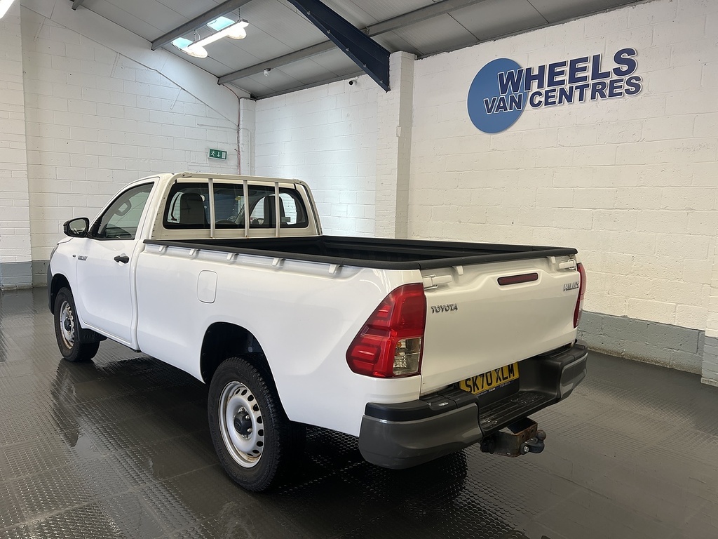 Toyota HILUX 2.4 D-4d Active Narrow Body Pickup Manu White #2